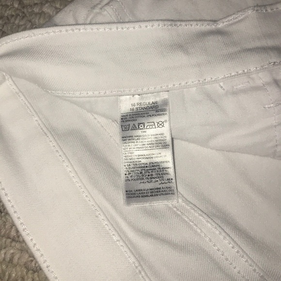 Old Navy Denim Shorts - Picture 3 of 4